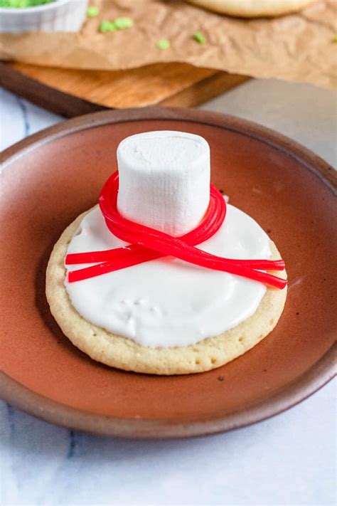 Melted Snowman Cookies - Build with Kids! - The Foreign Fork