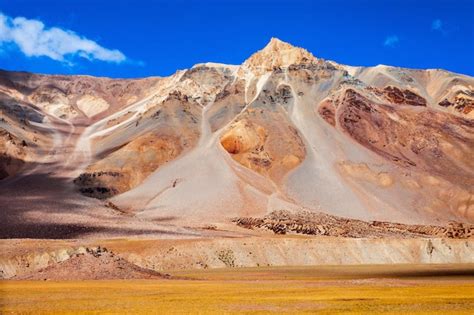 premium photo manali  leh mountain landscape himalayas