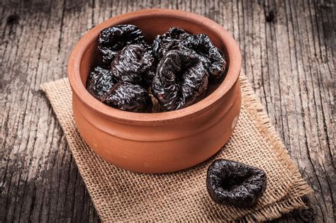 prunes improve bone health