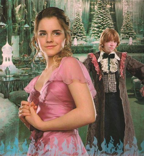 LOL, pretty Hermione in a pint dress and Ron in girly, lacey robes ...