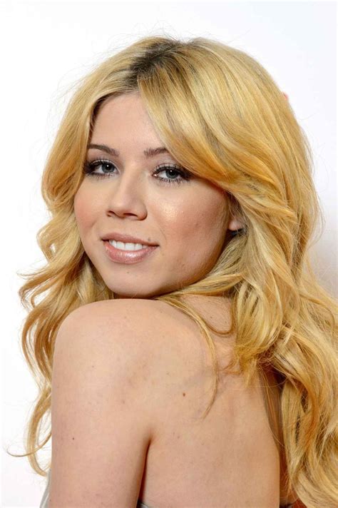 Jennette McCurdy – SAM & CAT Premiere in London – celebsla.com