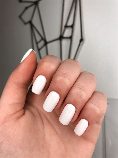 Білий манікюр на коротких нігтях | White nails, White acrylic nails ...