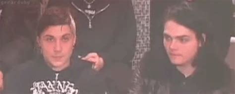 Frerard Kiss GIFs - Find & Share on GIPHY