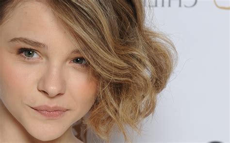 2880x1800 Resolution Chloe Grace Moretz Award Pics Macbook Pro Retina