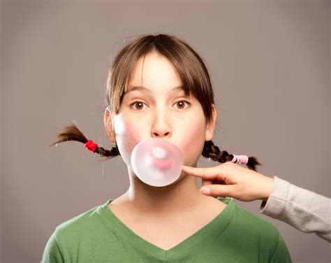 Dude Perfect Bubble Gum Blowing Battle