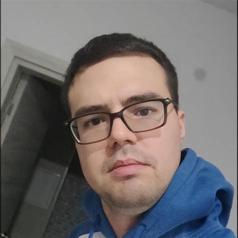 A tiny frozen kitten… a warm rescue… and the sweetest reaction ever. ️🐱