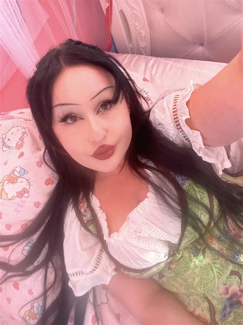 hi everyone(over 18) : r/selfie