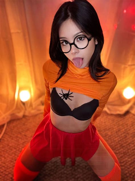 Before You Judge: Experts Explain The Emileexo OnlyFans Leak Image 15