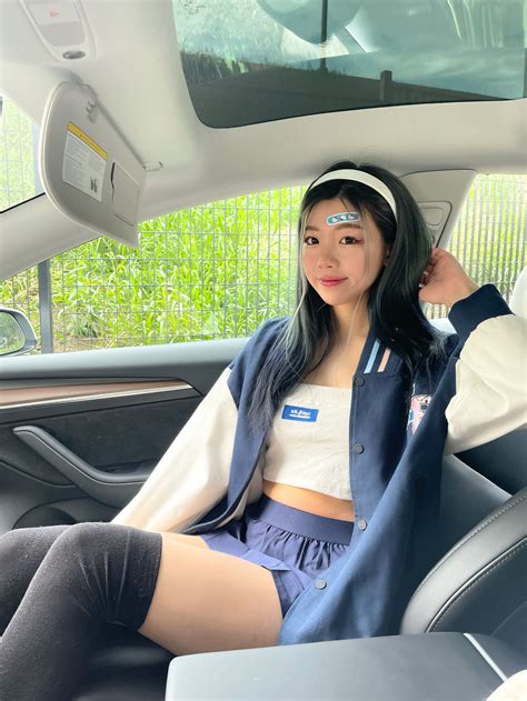 What A Beautiful Girl I See And Her Name Is iGumdrop/Jaime 🥰 : r