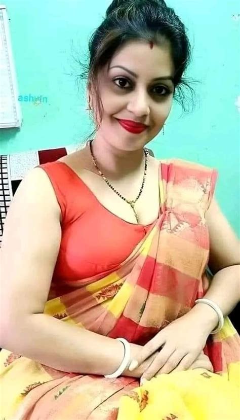60 beautiful Indian Housewives Photos in Salwar kameez & Saree