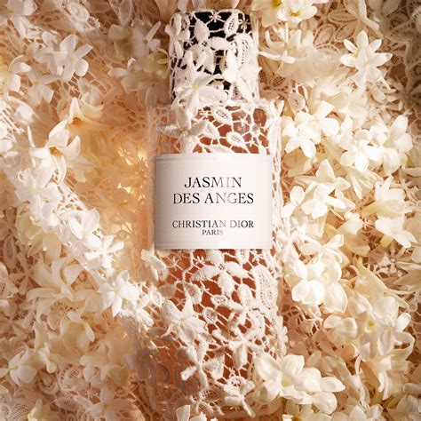 Jasmin des Anges Fragrance: floral-fruity fragrance drenched in