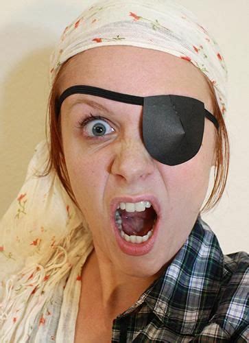 DIY Halloween Costume : DIY pirate eye patch | Pirate eye patches ...