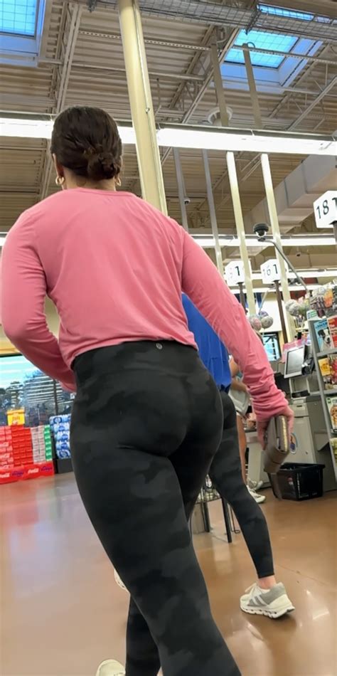 Twin Bubble Butt Sisters Lulu at Grocery Store - Spandex, Leggings