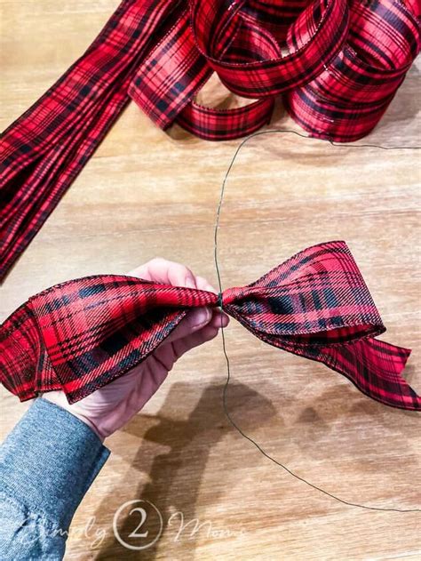 How to Make an Easy Christmas Bow | Hometalk