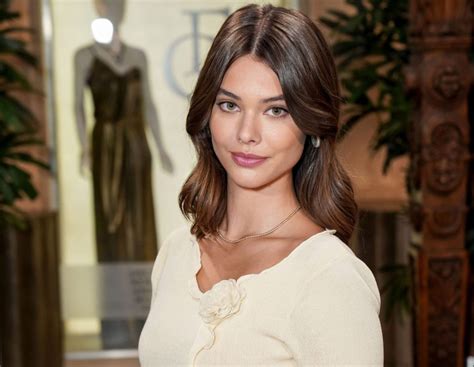 Laneya Laneya Grace Projects :: Photos, Videos, Logos, Illustrations