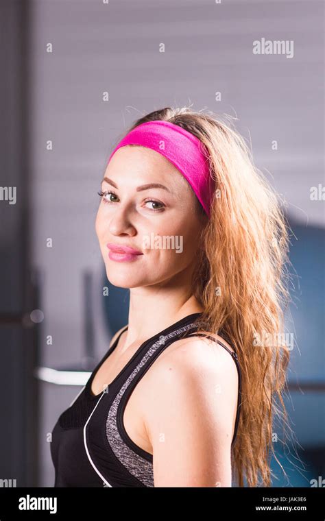Fitness woman portrait. Smiling happy female fitness model. Fresh ...
