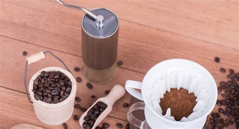 Pour Over Coffee: What's the Difference Between a Pour Over And a Drippers