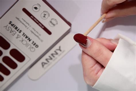 how to get nail gel off