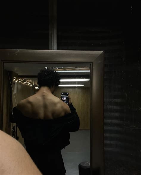 Love dark ass rooms : r/zyzz