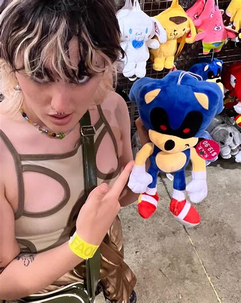 Izzzyzzz 🦈 (@izzzyzzz) • Instagram photos and videos