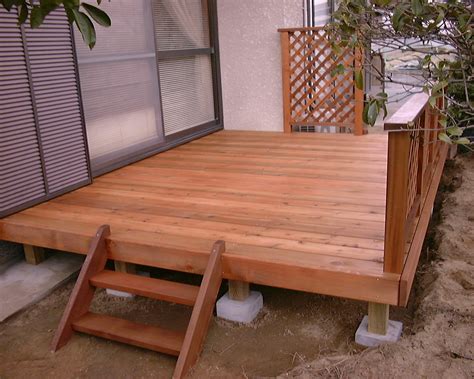 2種類の高さ手摺のウッドデッキ |屋外木造施設施工例|中川木材産業㈱