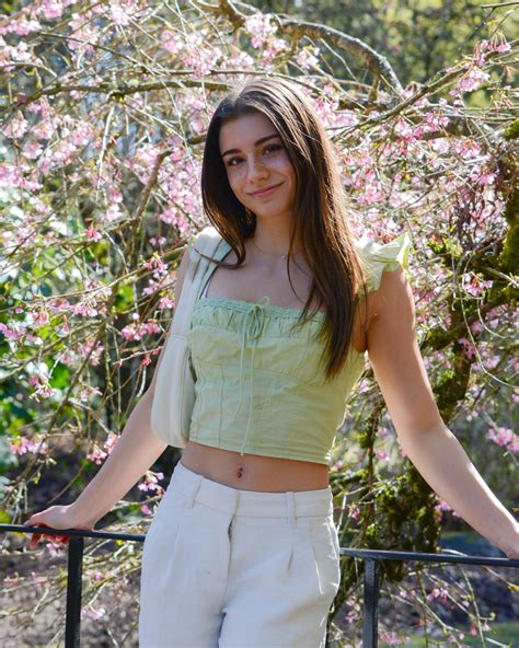 Mikayla Campinos | 😐 #explore #explorepage #reels #trendingreels #