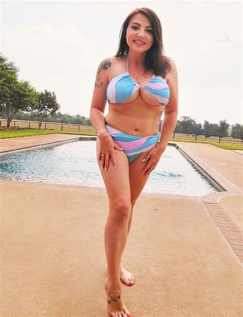 Loving this weather, finally get to try on more bikinis! : r/Bikini_Milfs