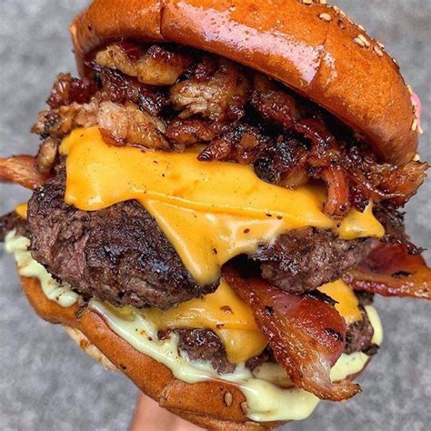 Two cheese bacon double cheeseburger w/ extra bacon : r/burgers