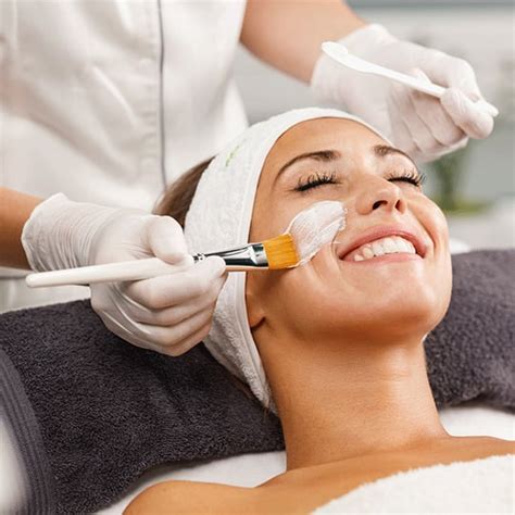 Custom or Deluxe Facial at Serenity Wellness Spa | Virgin Experience Gifts