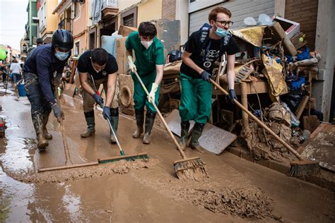 Judge orders sacked emergency chiefs to explain why Valencia flood