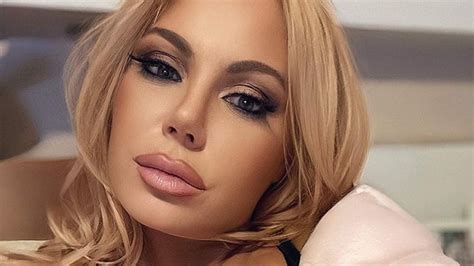 Бизнесмен от Монтанско се разорил, за да угажда на певицата Камелия