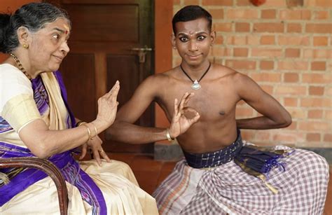 Two Debut Mohiniyattam Performances Infusing Desi Flavour - India Art ...