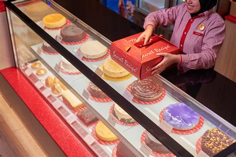 Online Birthday Cakes Delivered at Louis Brannan blog