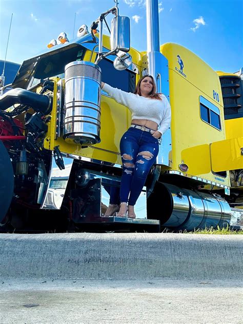 Irlanda Sanchez - Irlanda Sanchez updated her cover photo.