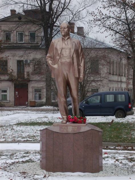 Памятник В.И. Ленину в Ростове Великом (Россия) с фото и отзывами