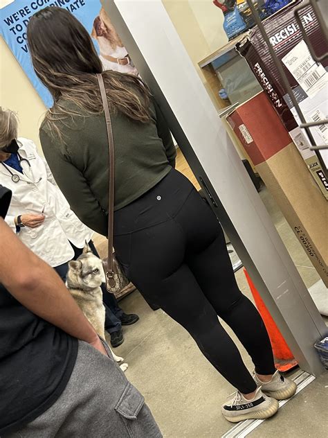 Asian MILF in black Lululemon leggings - Spandex, Leggings & Yoga Pants