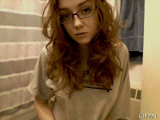 Cute nerdy girl flashing her tits Porn Pic - EPORNER
