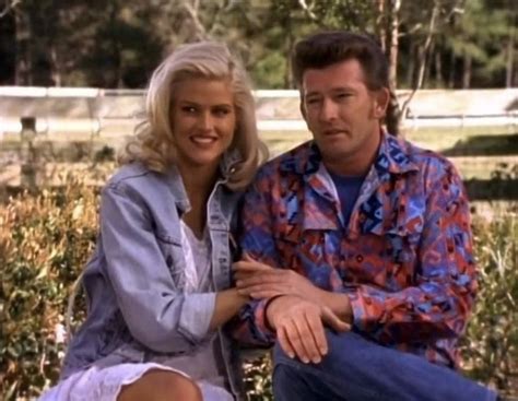 Anna Nicole Smith's father allegedly tried raping her at 24
