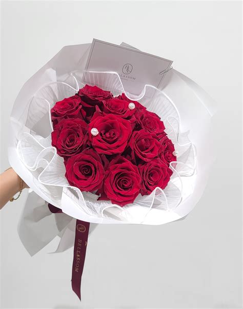 LACY ROSE BOUQUET – BELLASSOM FLORAL STUDIO