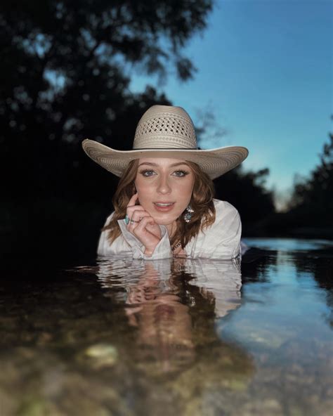 Natalie Elizabeth Taylor (@thenatalietaylor) • Instagram photos and videos