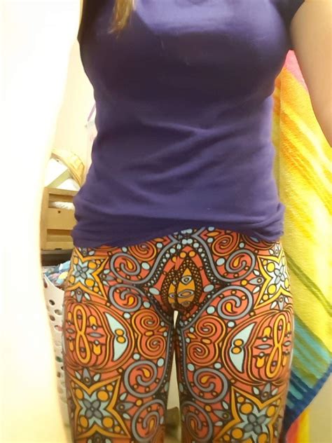 The pattern on these yoga pants | O-T Lounge