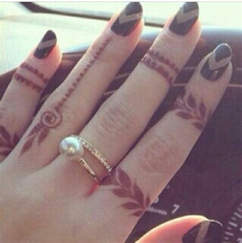 Pin by Emma Mayfield on Henna designs | Henna tattoo designs, Finger ...