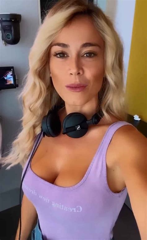 Diletta Leotta torna in Radio: canotta attillatissima per la ripartenza