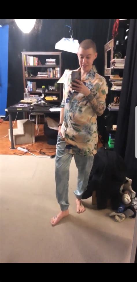 Comic Book Girl 19's feet