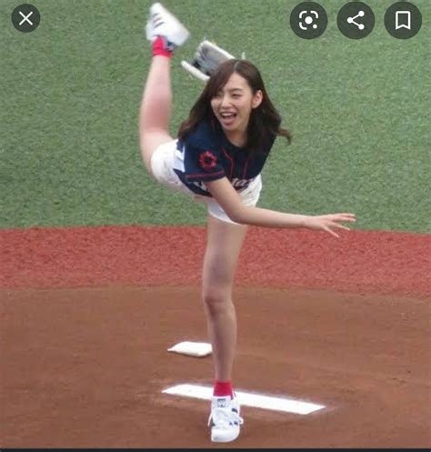 【乃木坂46】「スタイル良すぎ」新内眞衣（29）、色白素肌と圧倒的美脚に視線釘付け！絶賛の声 | 美女の集い