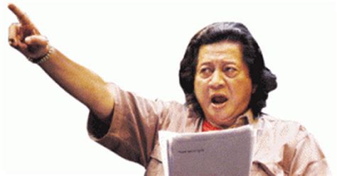 top gossip  pertunjukan kesaksian rendra  tim sempat dihentikan