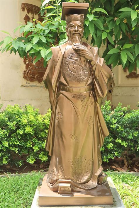 Tượng Vua Lê Thánh Tông - Bảo tàng Văn học Việt Nam