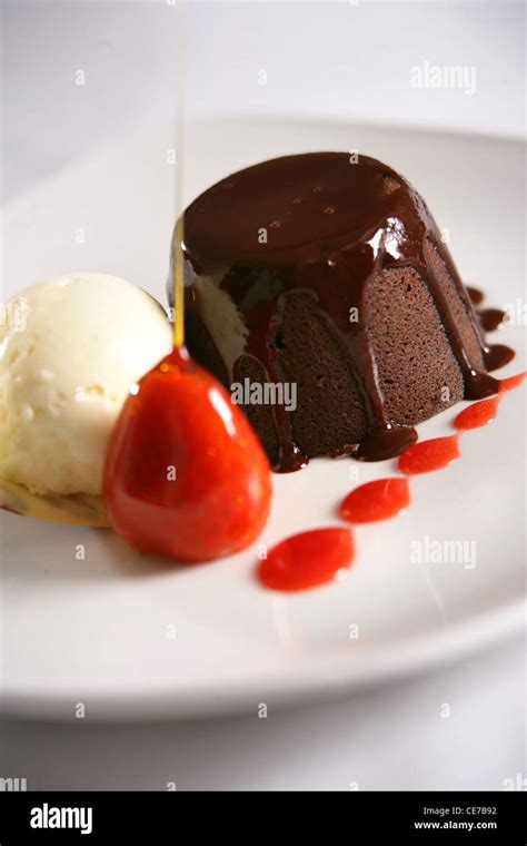 STEAMED CHOCOLATE PUDDING Stock Photo - Alamy