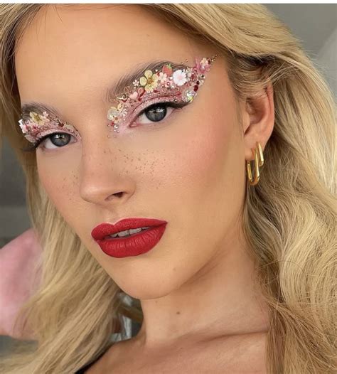 Pin by Lexi Timmins on Makeup inspiration in 2024 | Flower makeup ...