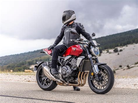 2021 Honda CB1000R First Look (5 Fast Facts, Specs + 30 Photos)